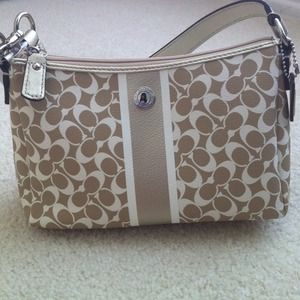 ✨NWT Small Coach Purse✨