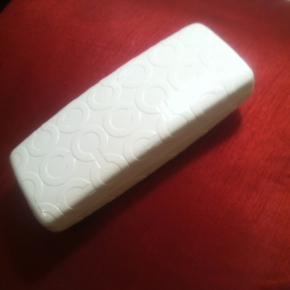 ❌SOLD❌🆕 White Coach Glasses Case 💗 - Picture 1 of 3