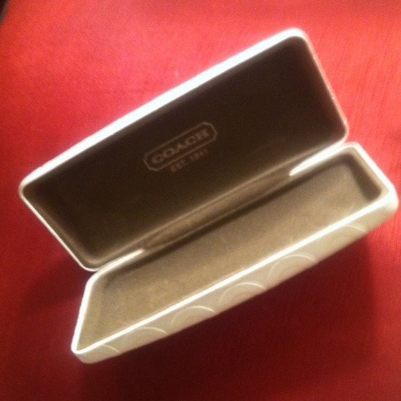 ❌SOLD❌🆕 White Coach Glasses Case 💗 - Picture 2 of 3