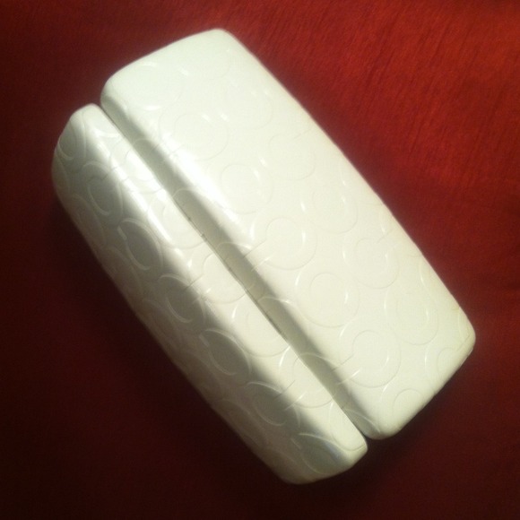 ❌SOLD❌🆕 White Coach Glasses Case 💗 - Picture 3 of 3