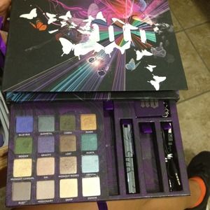 Urban Decay Book of Shadows IV