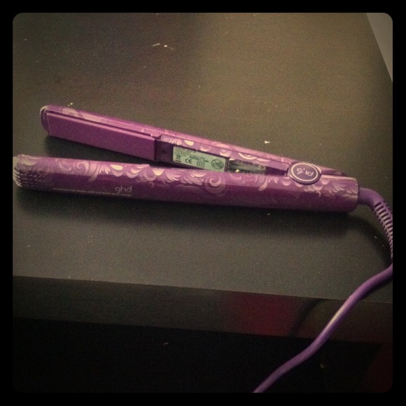 ✨reserved✨ levi0sa Ghd hair straightener