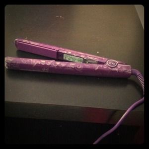 ✨reserved✨ levi0sa Ghd hair straightener