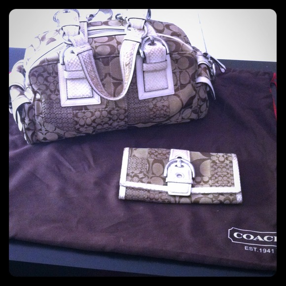 Authentic coach purse and wallet