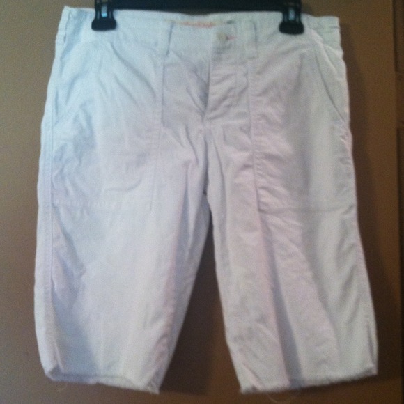 American Eagle Outfitters Stretchy White cut offs - Picture 1 of 3