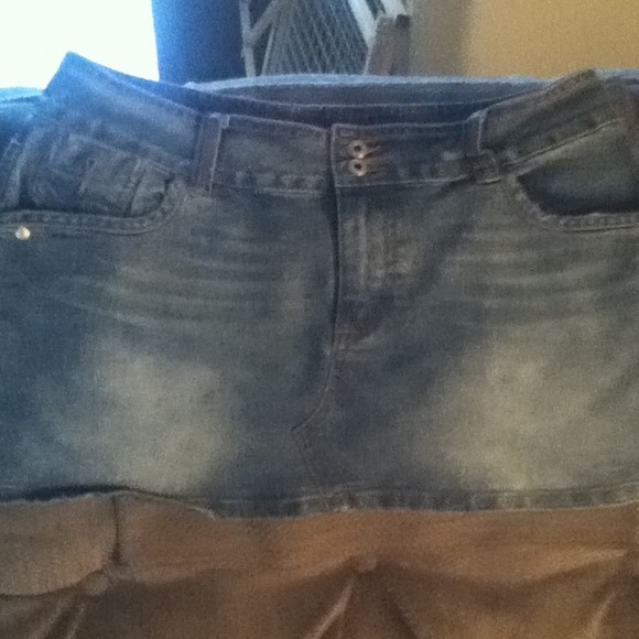 Skirt - Picture 3 of 3