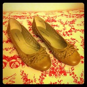 ****Brand new*** light beige flats!