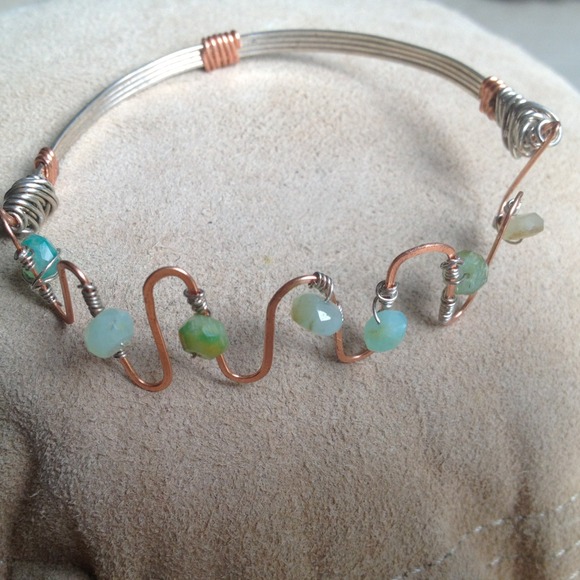Bracelet and earring set - Picture 3 of 3