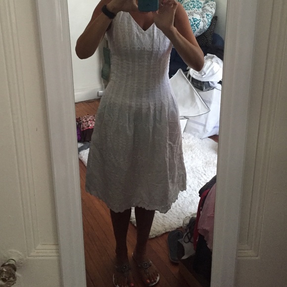 Nwt white eyelet dress. Vneck size 4 - Picture 2 of 3