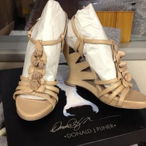 Donald J Pliner Leather Wedge Sandal (brand new)