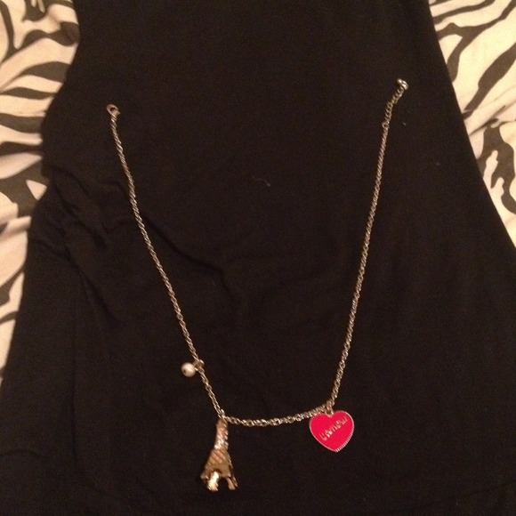 ❌SOLD❌Eiffel tower necklace.