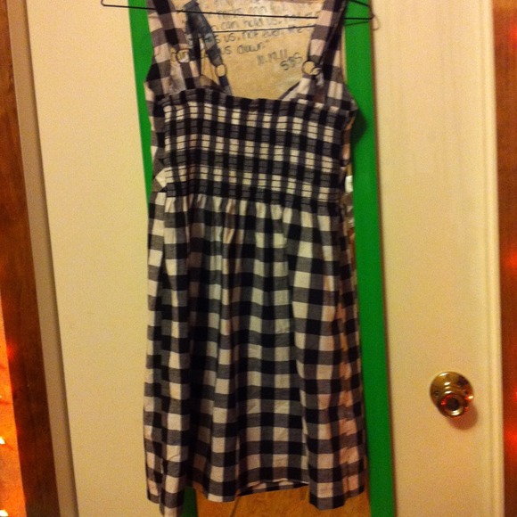 Sun dress! ☀ - Picture 2 of 3