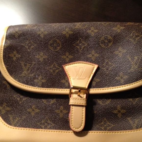 Louis Vuitton purse
