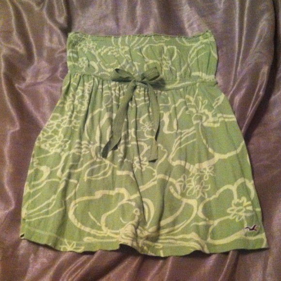 Strapless green shirt