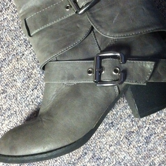 💢💢SOLD SOLD💢💢💢Grey boots