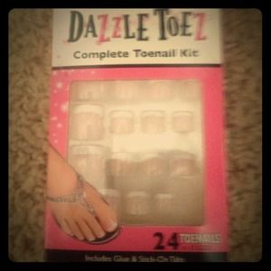 Fake toenails