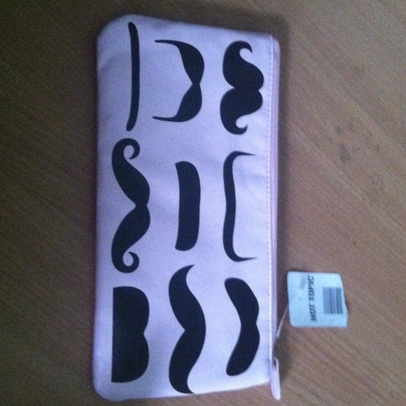 Mustache clutch