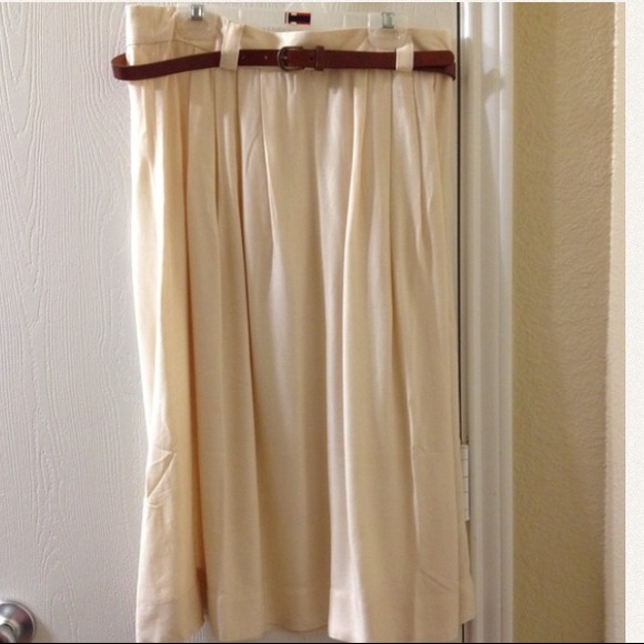Sold in bundle❌❌NWT Nude skirt Forever21