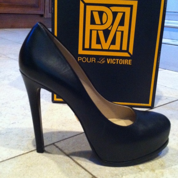 Pour la Victoire Shoes - 💋Pour La Victoire Platform Pump, size 6.5
