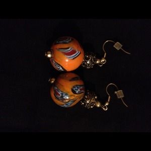 One pair of earrings