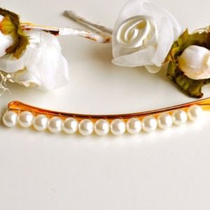 Accessories - Calypso's Pearl Hair Pin Accessories - Calypso's Pearl Hair Pin