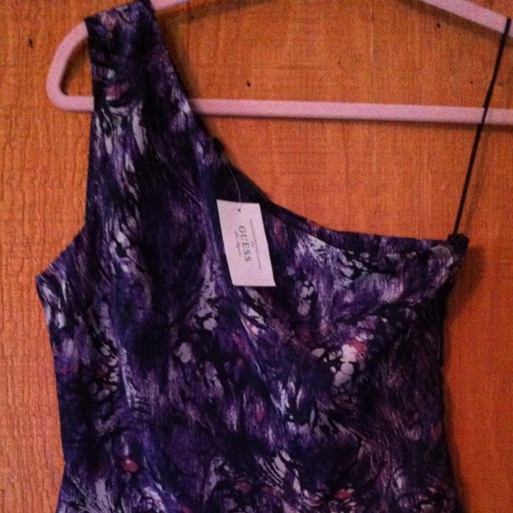 NWT!! Guess~sexy one shoulder top  Size: M - Picture 2 of 4