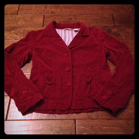 Red velvet blazer with gathered pockets