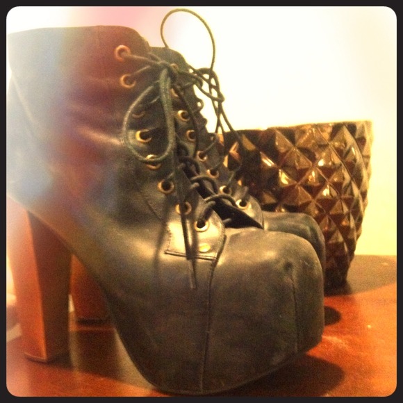 RESERVED for @mgambar1 JCblack distressed Lita