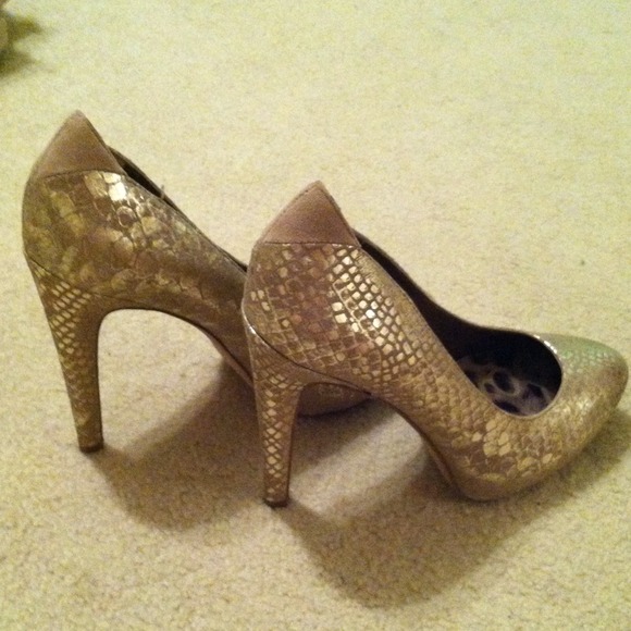 ✨AUTHENTIC✨Sam Edelman shimmer snake print heels - Picture 3 of 4