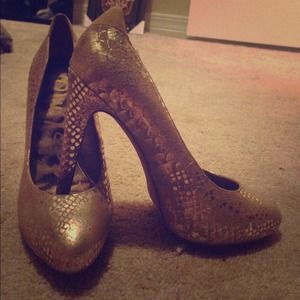 ✨AUTHENTIC✨Sam Edelman shimmer snake print heels