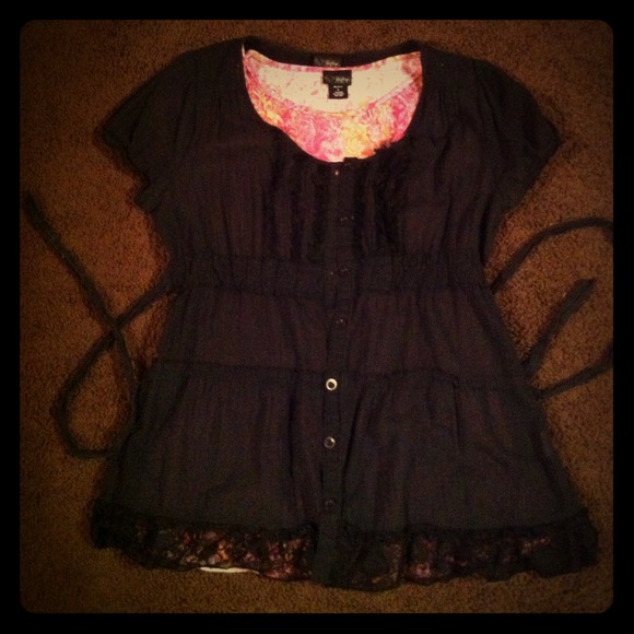 Black shirt w/colorful layer!