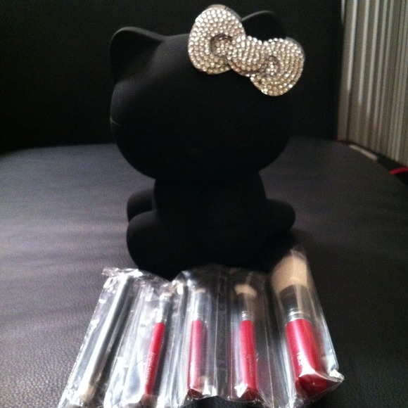 Sephora hello kitty brush container and brush set