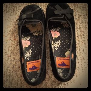 Black flats *reserved for @dealingoutgoods