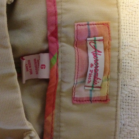 Abercrombie & Fitch khaki Capri pants. - Picture 2 of 4