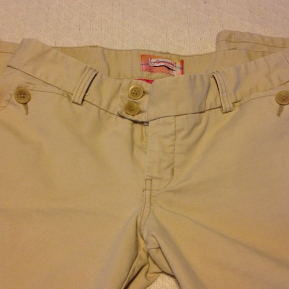 Abercrombie & Fitch khaki Capri pants. - Picture 4 of 4