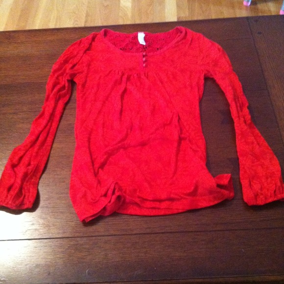 Lace back long sleeved shirt deep red.