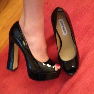 NWOT Steve Madden patent leather peep toes