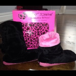 Betsy Johnson Cozy boot slippers