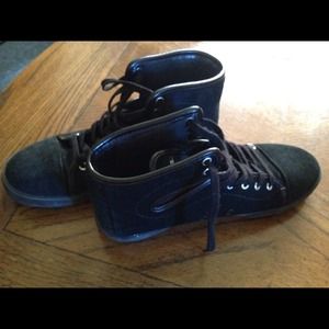 *RESERVED* Black/shade/canvas ladies skater shoe