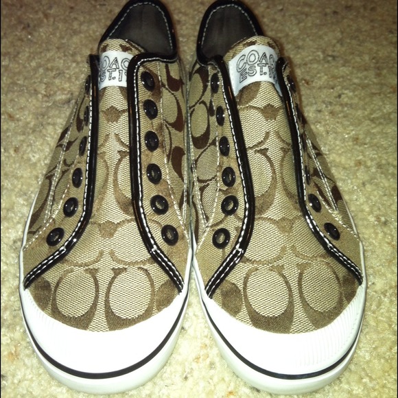 ✨RESERVED✨ @ saramel Coach slip ons