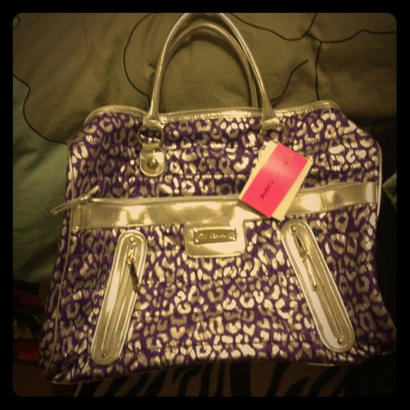Betsey Johnson Handbags - ✂NWT Huge Betsey Johnson carry on duffel tote