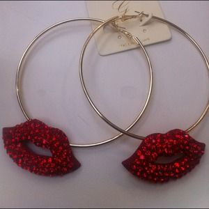 Gold hoop lip earrings