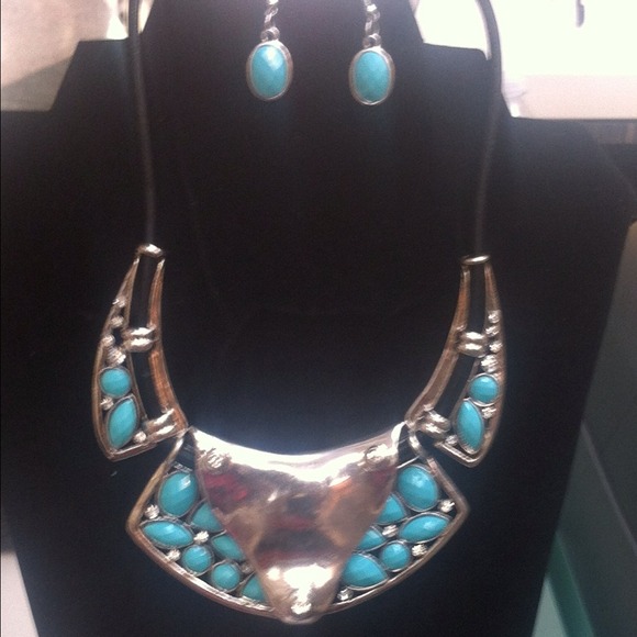 Turquoise and silver necklace set