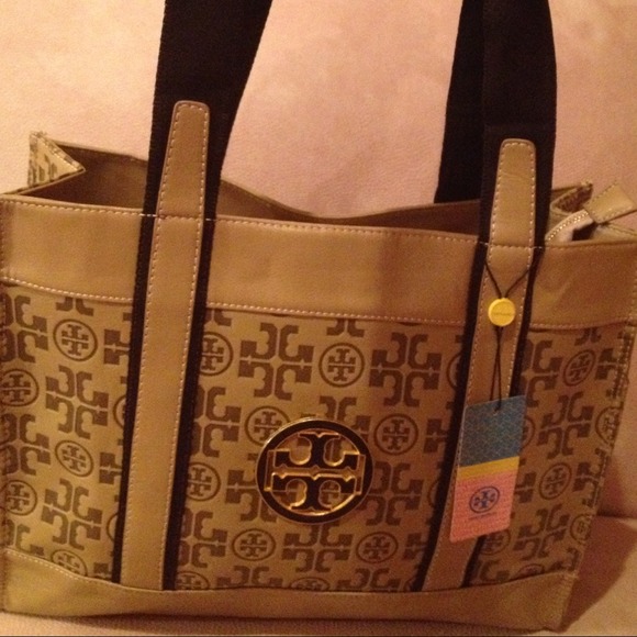 Beautiful new with tag tan Tory Burch shoulder bag
