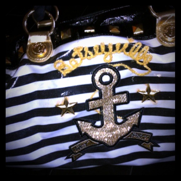 💢reduced💢Betsey Johnson handbag!!😁