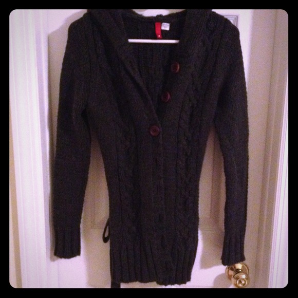 Traded- Dark grey cable knit sweater