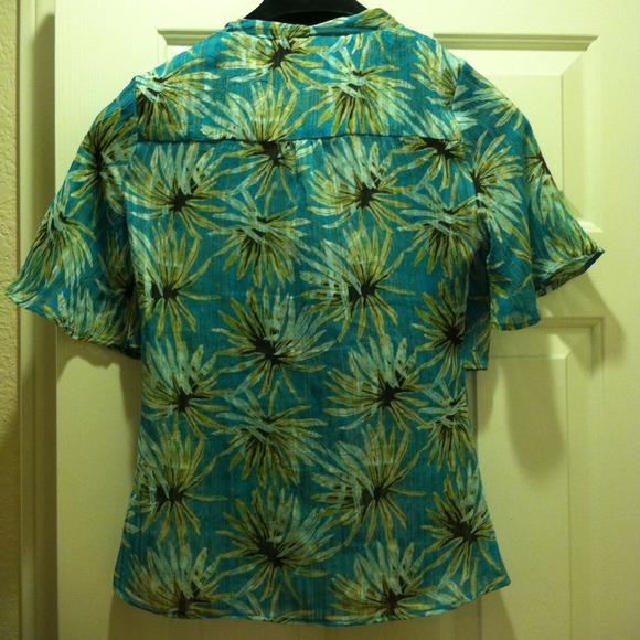 TeX by Max Azria teal flowered wraparound top - Picture 3 of 3