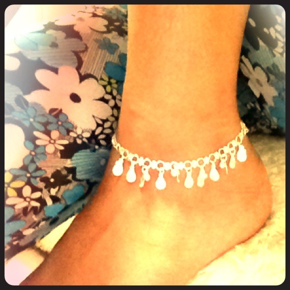 TEMP. SOLD OUT Lightweight silver Anklet! REDUCED! - Picture 1 of 3