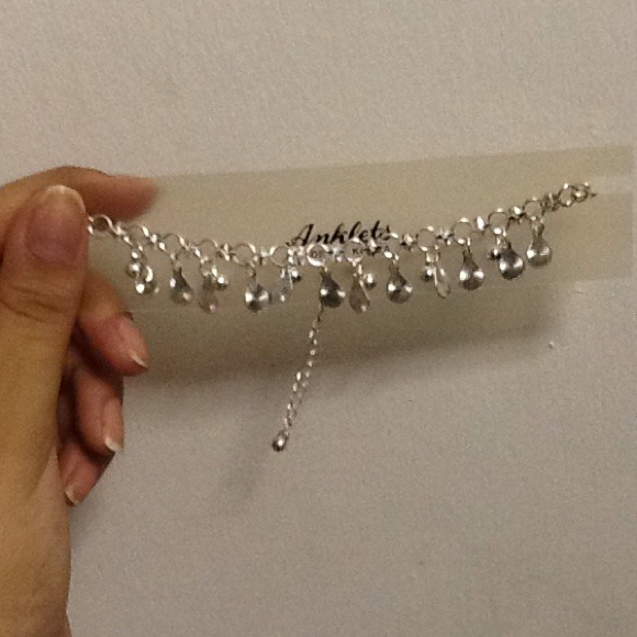 TEMP. SOLD OUT Lightweight silver Anklet! REDUCED! - Picture 2 of 3