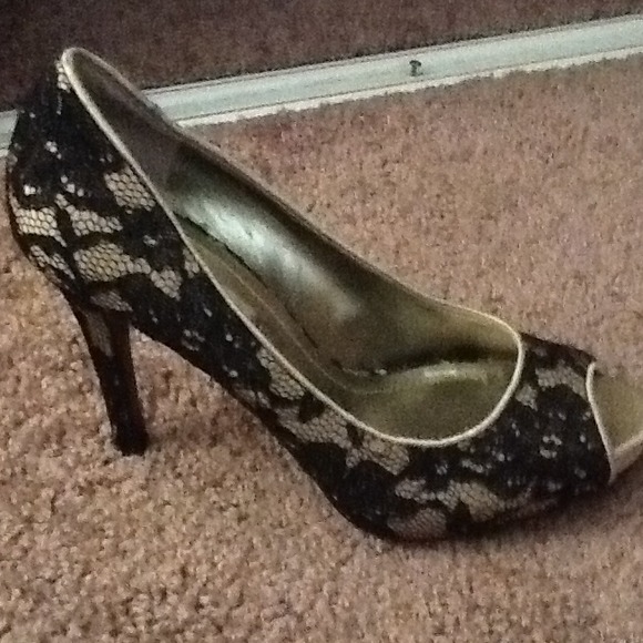 Nine west vintage lace peep toe pumps